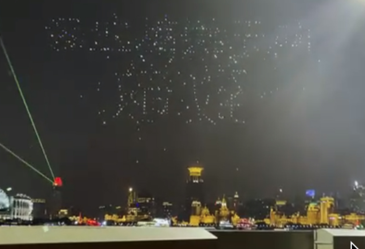 Chine : des drones chutent pendant un show à Shanghai