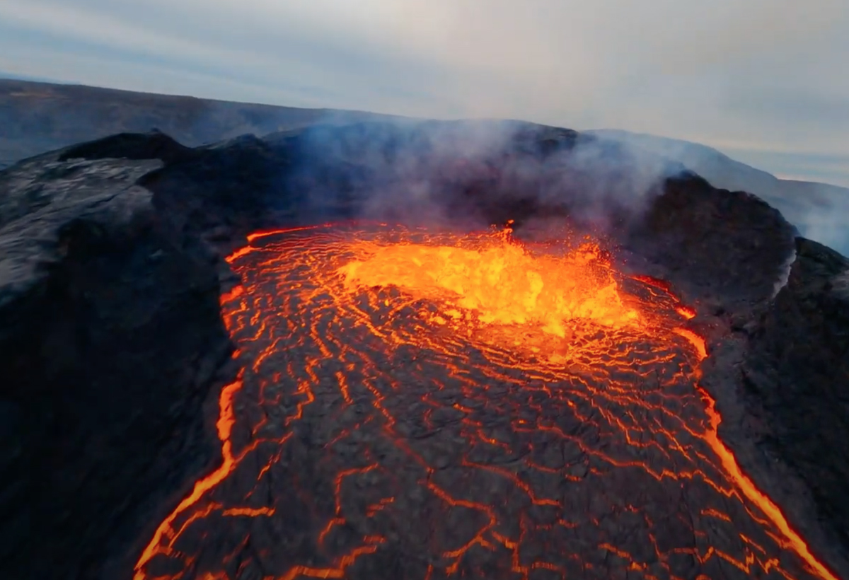 Le DJI FPV au-dessus du volcan Fagradalsfjall