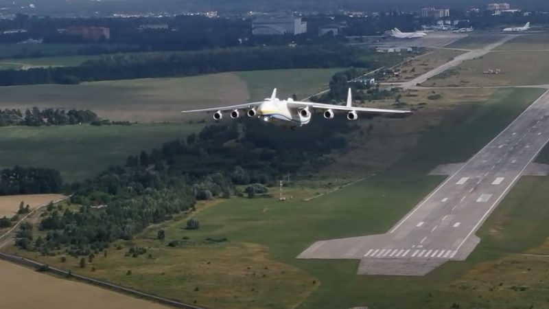 L’Antonov An-225 et le drone