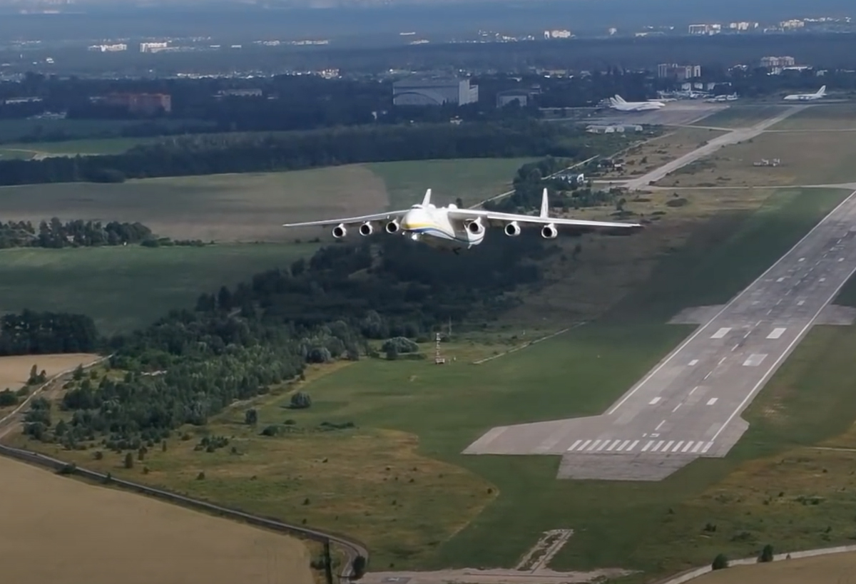L’Antonov An-225 et le drone