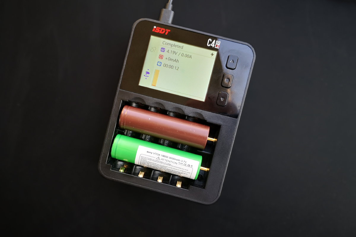 Chargeur ISDT C4 EVO pour piles rechargeables, le test