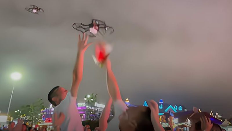 Chine : des drones se posent dans le public pendant un show