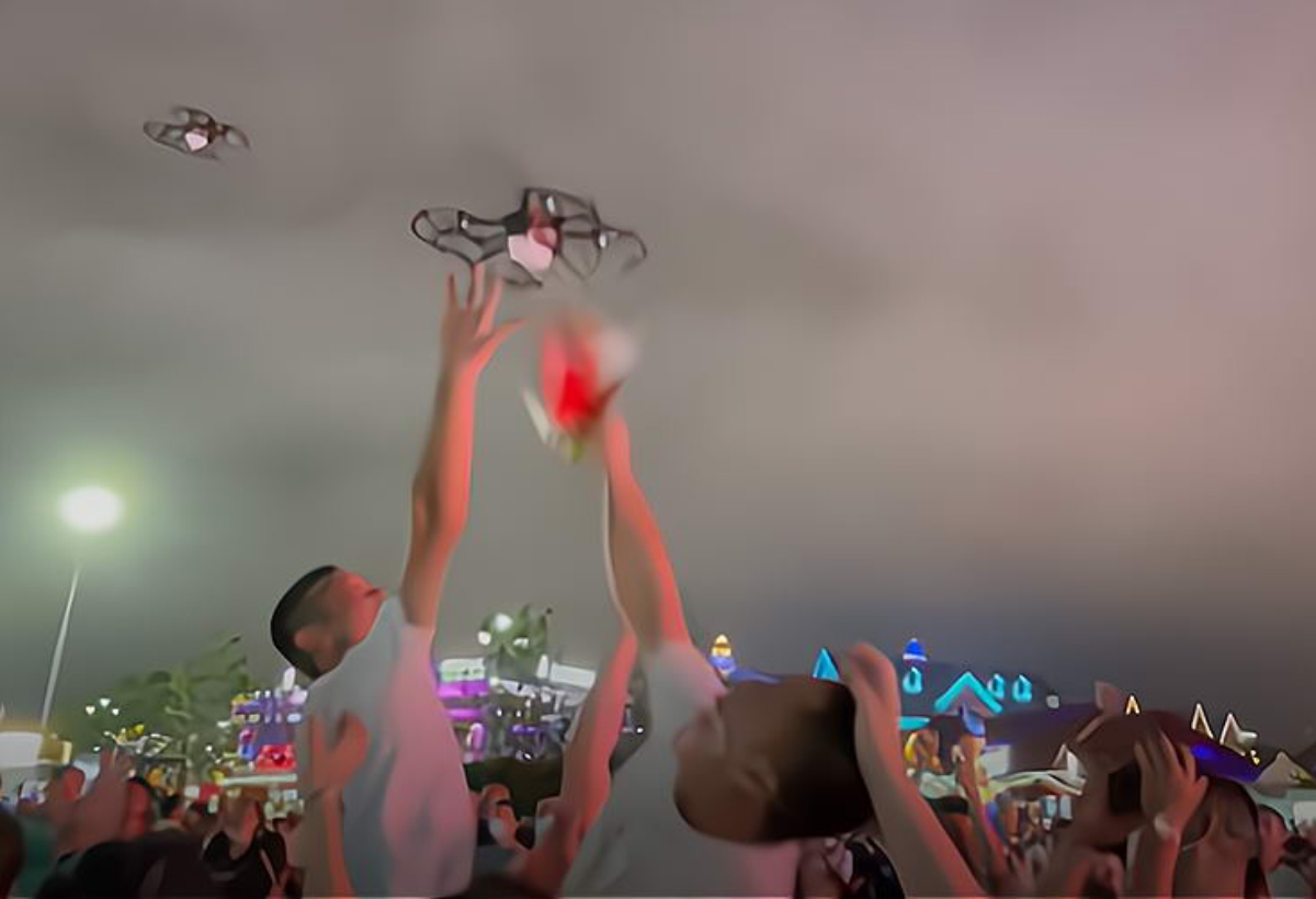 Chine : des drones se posent dans le public pendant un show