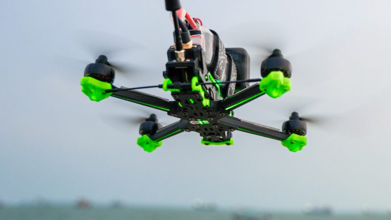 iFlight Nazgul Evoque F5, un racer 5p protégé, illuminé, en numérique et analogique