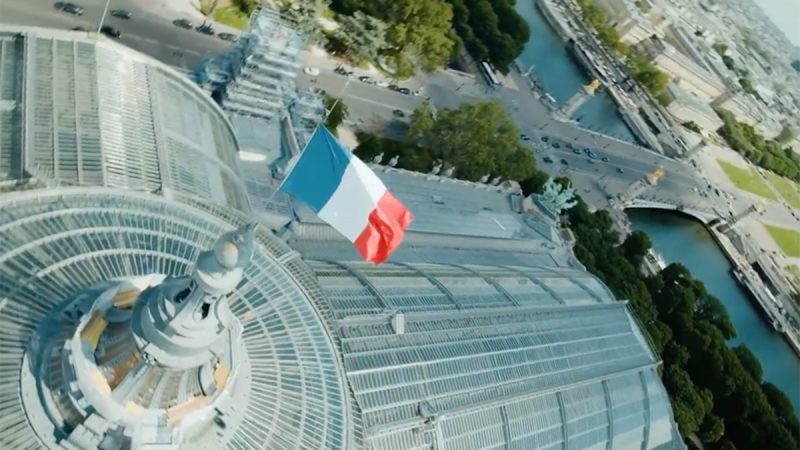 Fincky : en racer sur le Grand Palais à Paris
