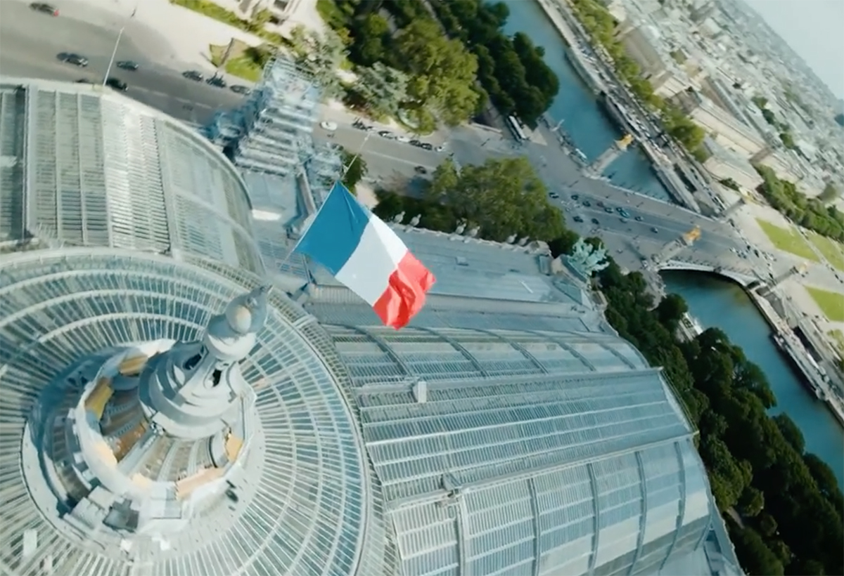 Fincky : en racer sur le Grand Palais à Paris