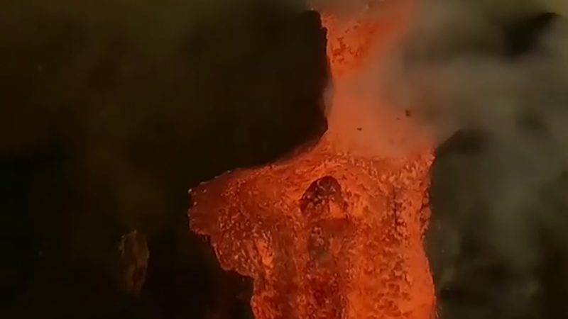 Luca Morandini : vol au travers des projections de lave du volcan aux Canaries