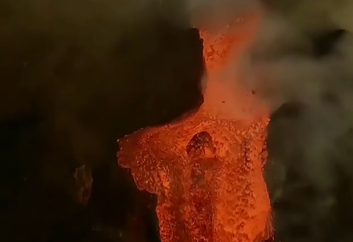 Luca Morandini : vol au travers des projections de lave du volcan aux Canaries