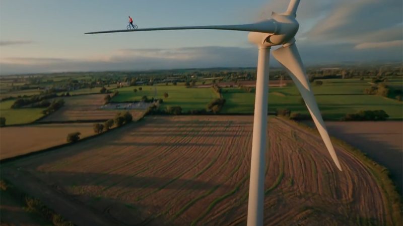 Danny MacAskill : en VTT sur une éolienne
