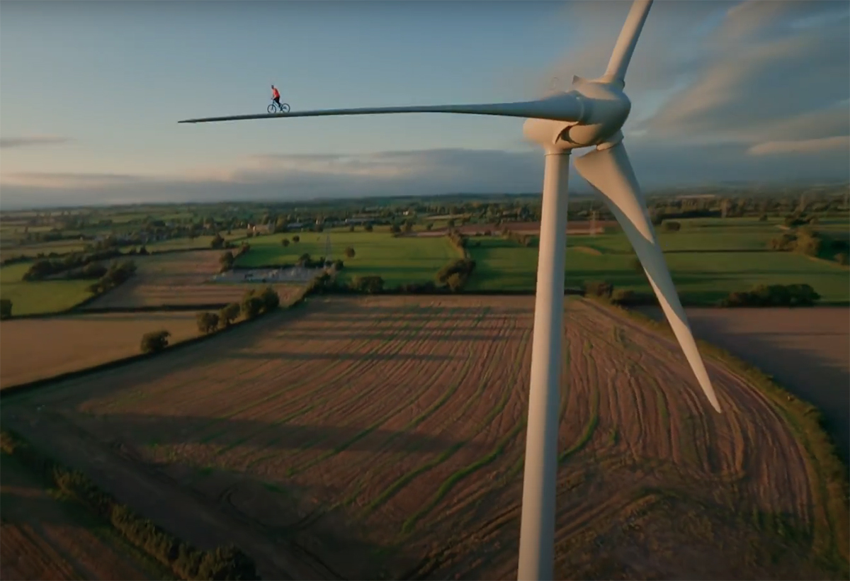 Danny MacAskill : en VTT sur une éolienne