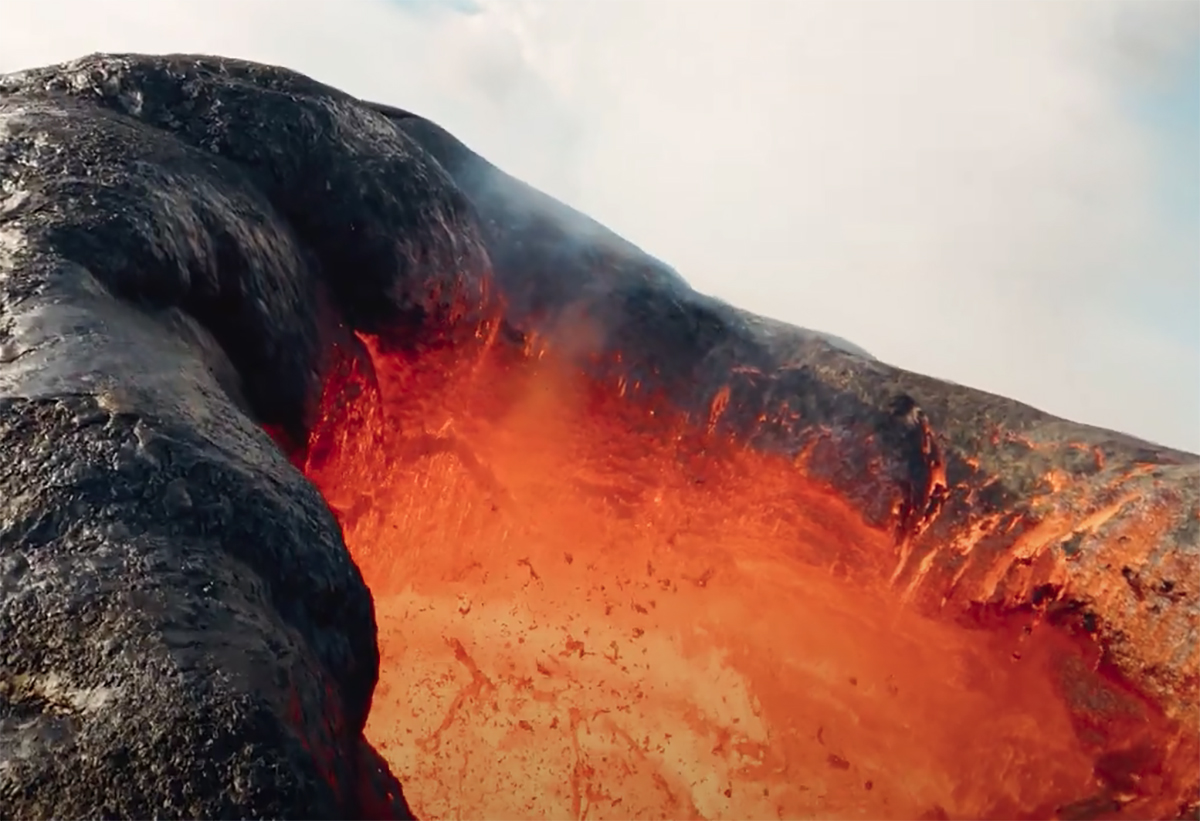 Nicolas Gaillard : (les plus beaux) vols au-dessus du volcan islandais