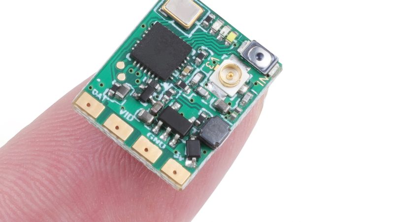 NameLessRC OP400, un émetteur vidéo analogique minuscule