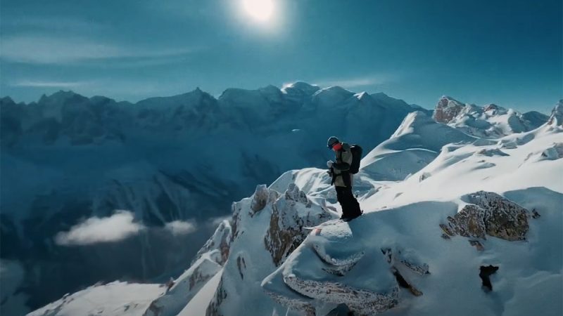 Flow : le skieur Sam Favret filmé par Maxime Moulin avec Hensli Sage aux commandes de drones