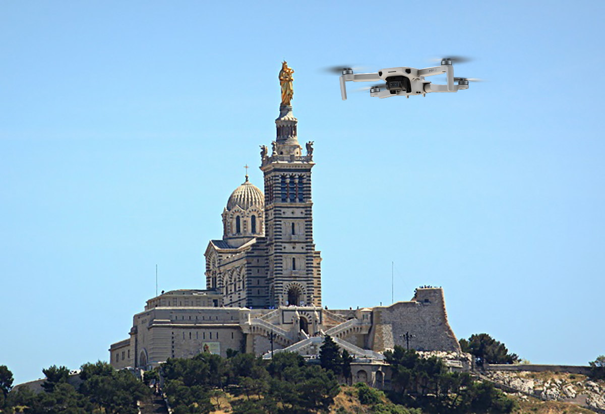 « Ce drone qui n’a pas survolé le meeting d’Emmanuel Macron à Marseille… »