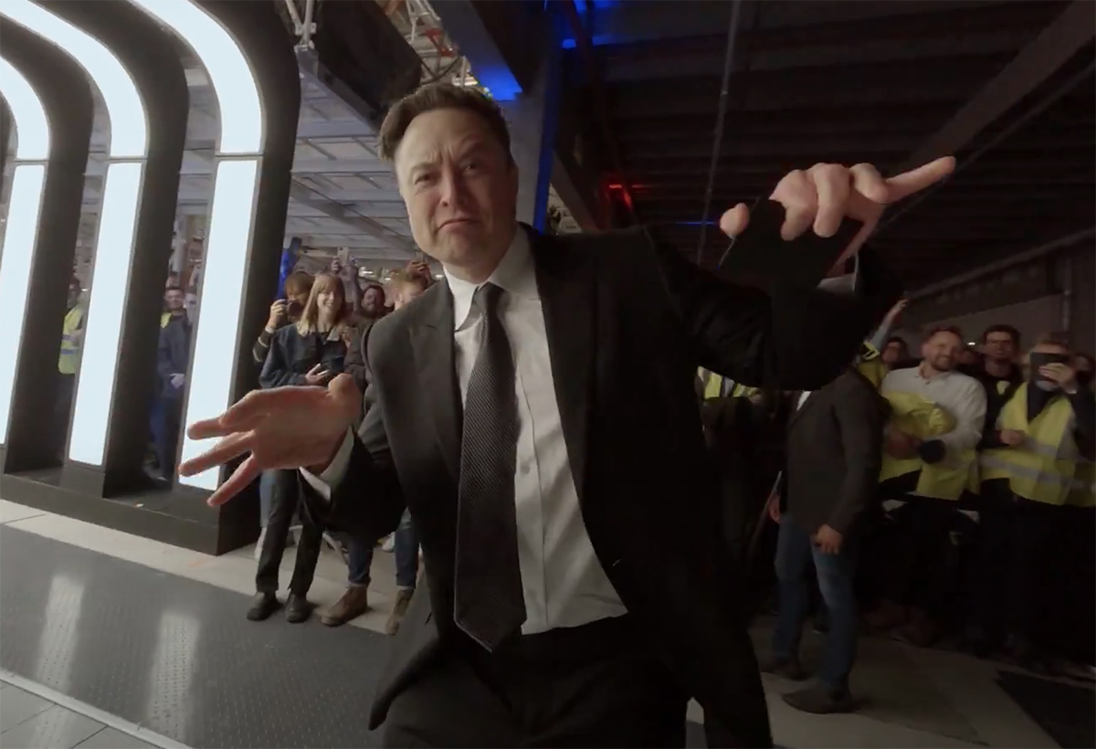 Skynamics : les pas de danse d’Elon Musk filmés en Cinewhoop (et l’intérieur de la Gigafactory 4)