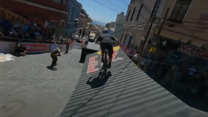 La descente VTT Red Bull à Valparaiso 2022 filmée en FPV par les Dutch Drone Gods