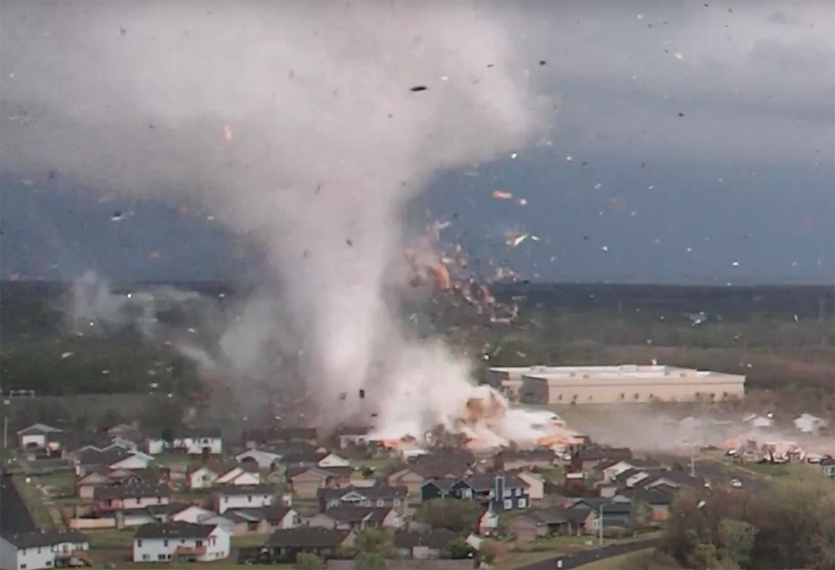 Une tornade aux Etats-Unis filmée par le drone de Reed Timmer