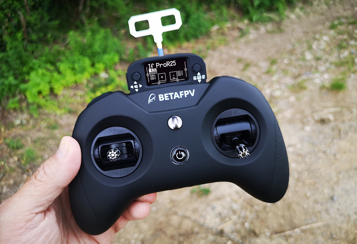 BetaFPV LiteRadio 3 Pro, le test d’une mini radiocommande multiprotocole