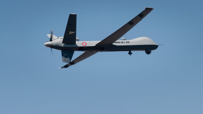 Un drone parmi les démonstrations aériennes du 14 juillet à Paris