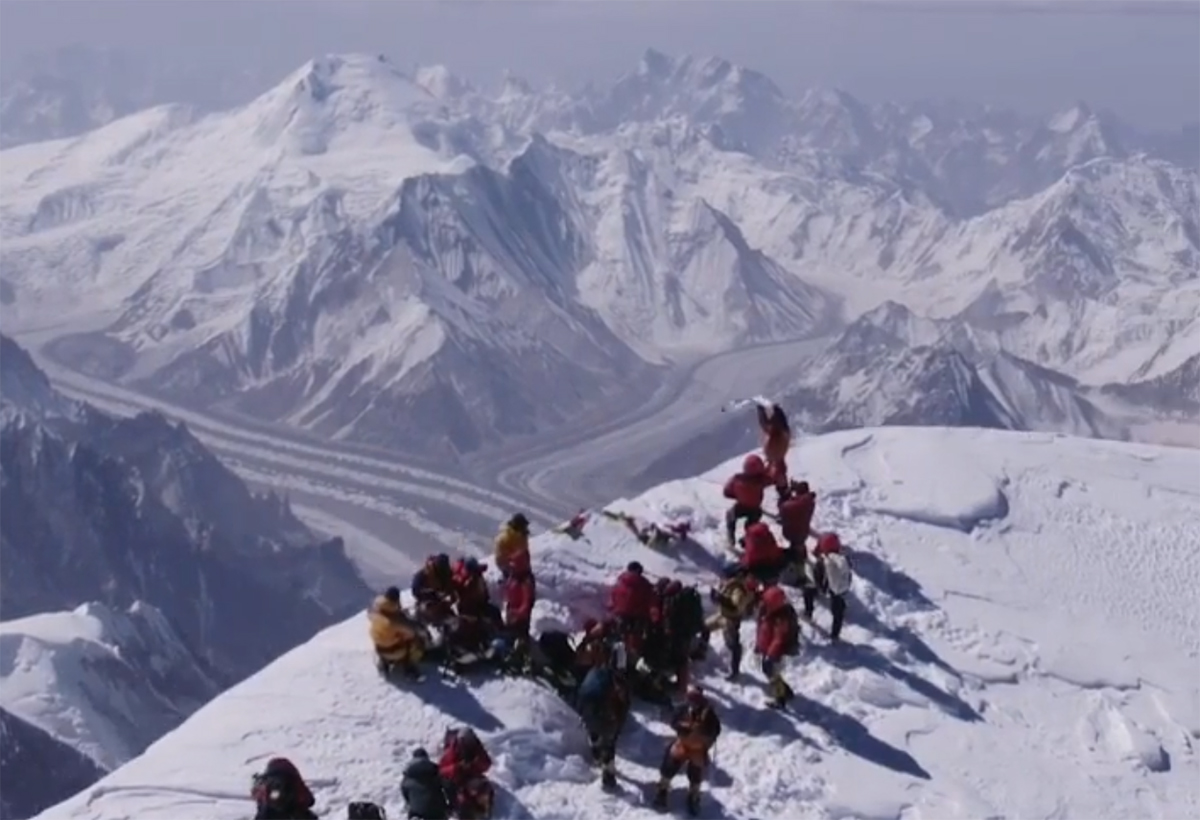 Un DJI Air 2S au sommet du K2, à 8611 mètres