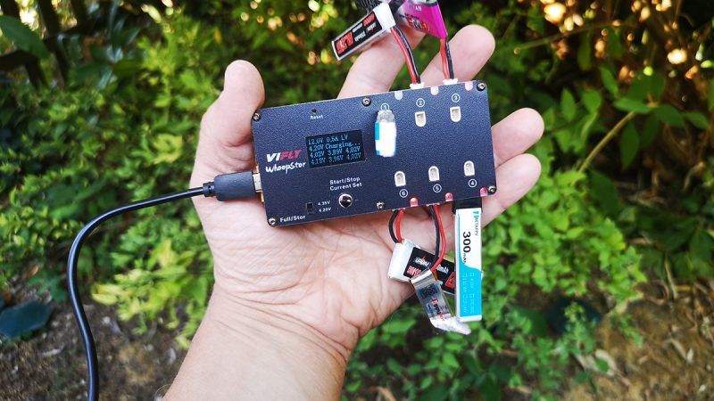 Test du ViFly WhoopStor, un chargeur 1S autonome