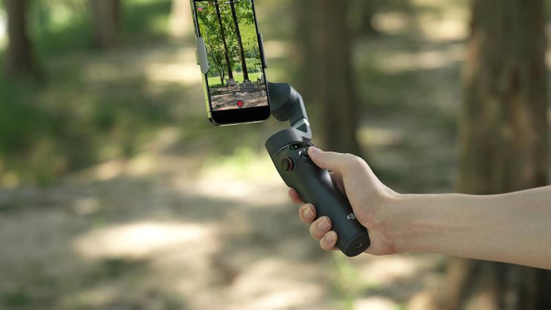 DJI présente l’Osmo Mobile 6, pour filmer avec un smartphone