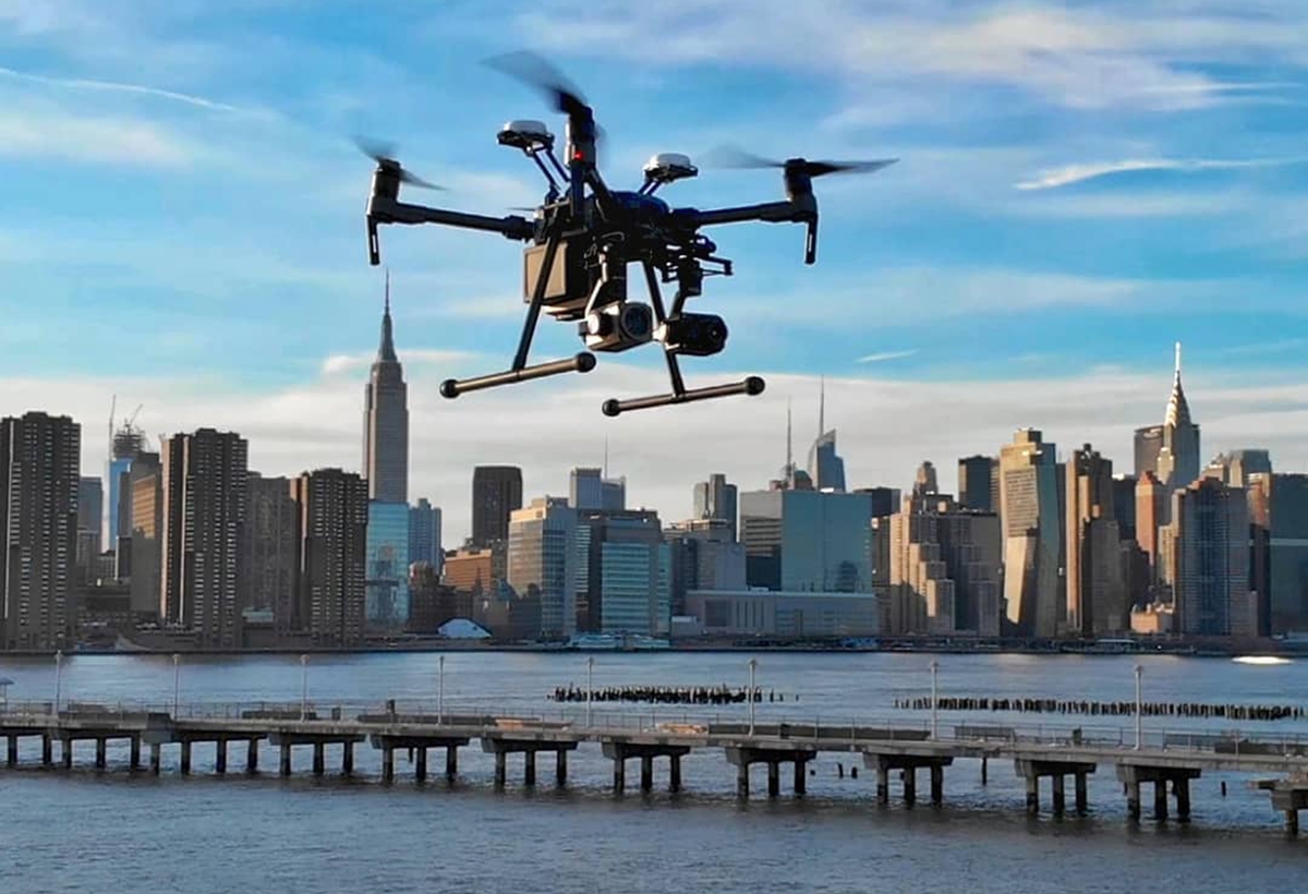 Voler en drone à New-York : le casse-tête juridique