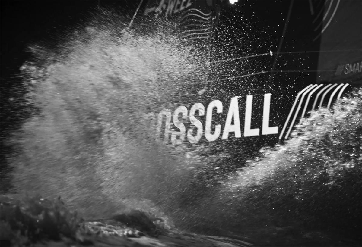 Crosscall : la vidéo Duo tournée en mer, de nuit, avec un drone-projecteur !