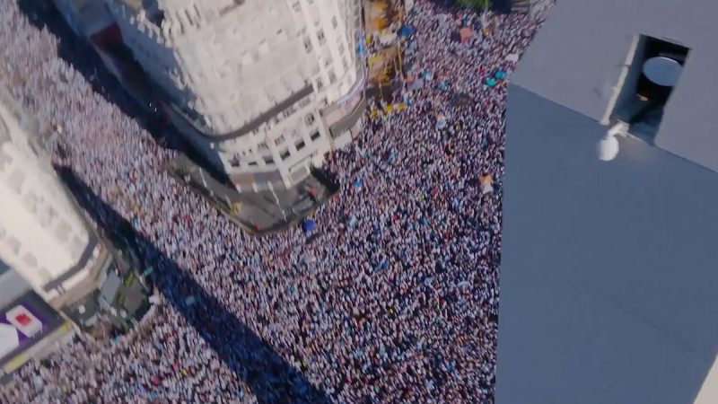 Survol de la foule en drone après la victoire de l’Argentine