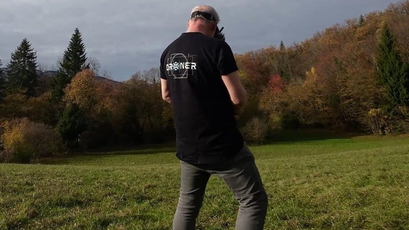 Droner : le T-shirt et les stickers Concept, le strap Force