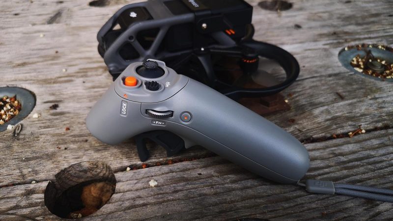 DJI RC Motion 2 : le test du nouveau contrôleur de mouvements de DJI
