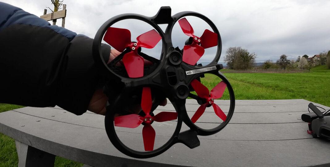 BeisDirect Avata 2 hélices de rechange à faible bruit 23032S - Aile d'hélice pour drone DJI Avata 2 - Accessoires exclusifs - Vis et tournevis (1 paire rouge BeisDirect Avata 2 hélices de rechange à faible bruit 23032S - Aile d'hélice pour drone DJI Avata 2 - Accessoires exclusifs - Vis et tournevis (1 paire rouge