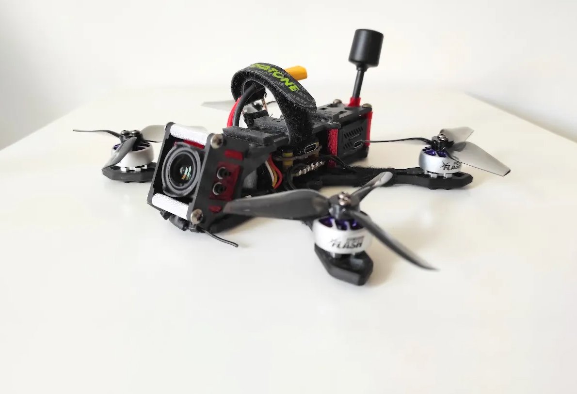 JeNo, le racer de la communauté WeAreFPV, compatible DJI O3, est dispo en versions 3 et 3,5 pouces