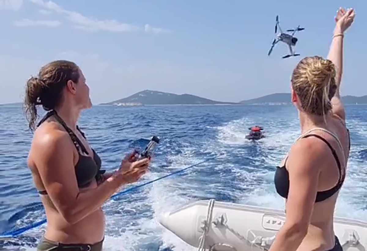 Le drone, le bateau, les filles, et plouf le drone