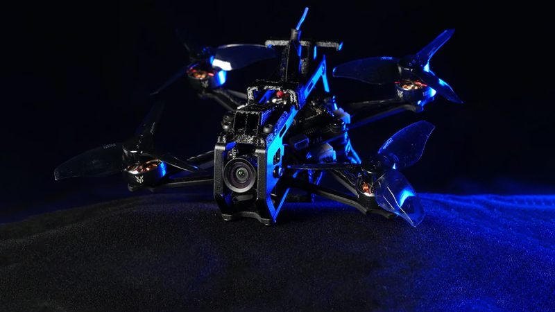 HGLRC présente le Draknight, un nano racer analogique pour le freestyle