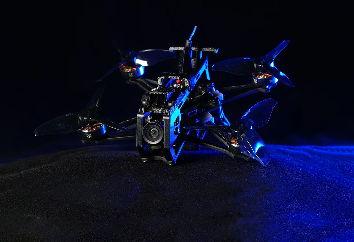 HGLRC présente le Draknight, un nano racer analogique pour le freestyle