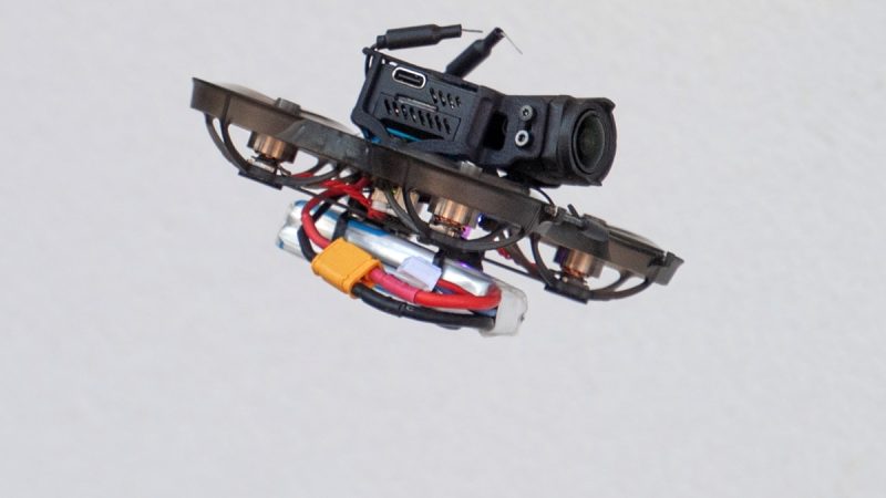 NewBeeDrone AcroBee75 HD 03, le test d’un tinywhoop 2S avec vidéo 4K stabilisée