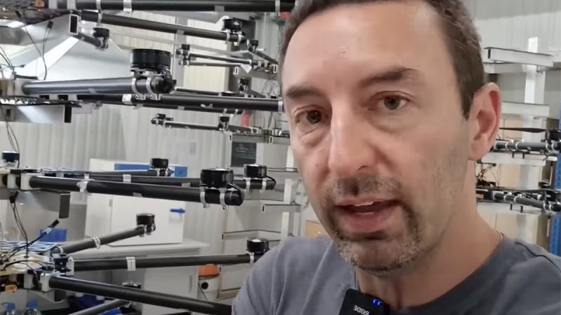 Ukraine : reportage dans l’usine de fabrication des drones R18 par Xavier Tytelman