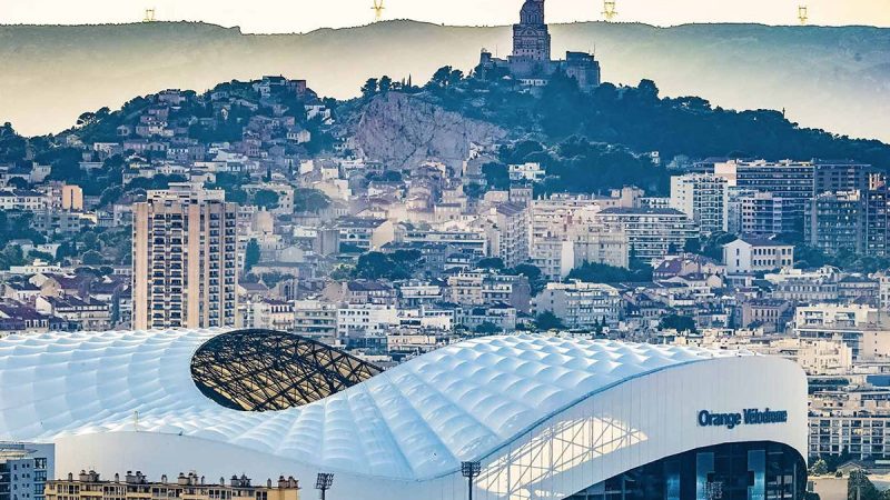 Marseille, le stade Vélodrome, Notre-Dame-de-la-Garde et le drone