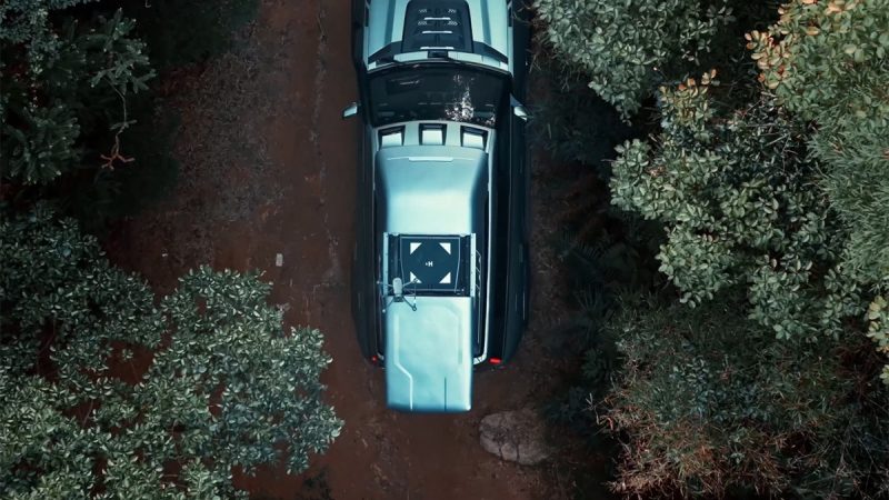 Le SUV YangWang U8 de BYD et le Mavic 3 Pro de DJI