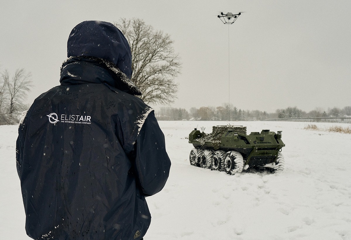 Elistair et Rheinmetall Canada combinent un drone filaire et un véhicule militaire autonome