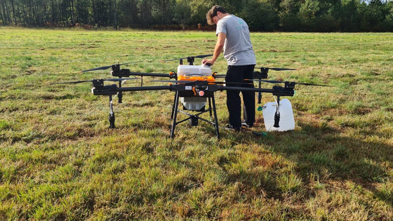 L’AG100 d’Agrodrone : 50 kilos de charge utile pour les tâches agricoles