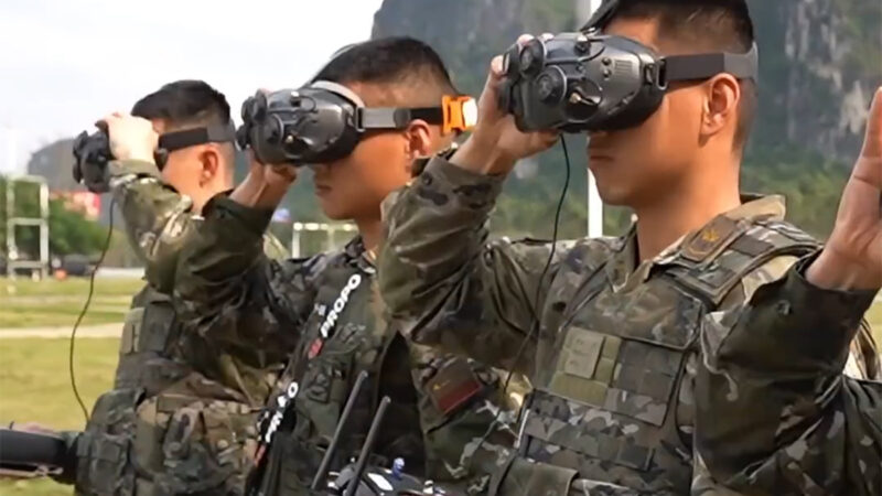 Chine : la police armée du peuple s’entraîne à piloter des drones FPV