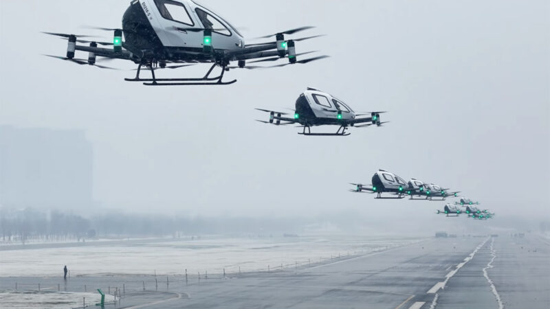 Ehang montre 12 eVTOL EH216-S simultanément en vol en Chine