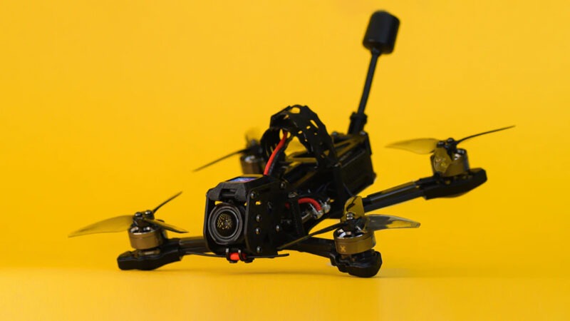 NewBeeDrone présente le StingerBee HD, un drone FPV 3 pouces sous les 250 grammes