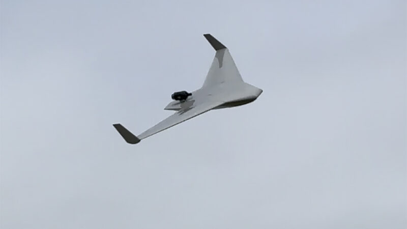 EOS Technologie a présenté le Veloce 330, une aile à propulsion par réaction capable d’atteindre 400 km/h