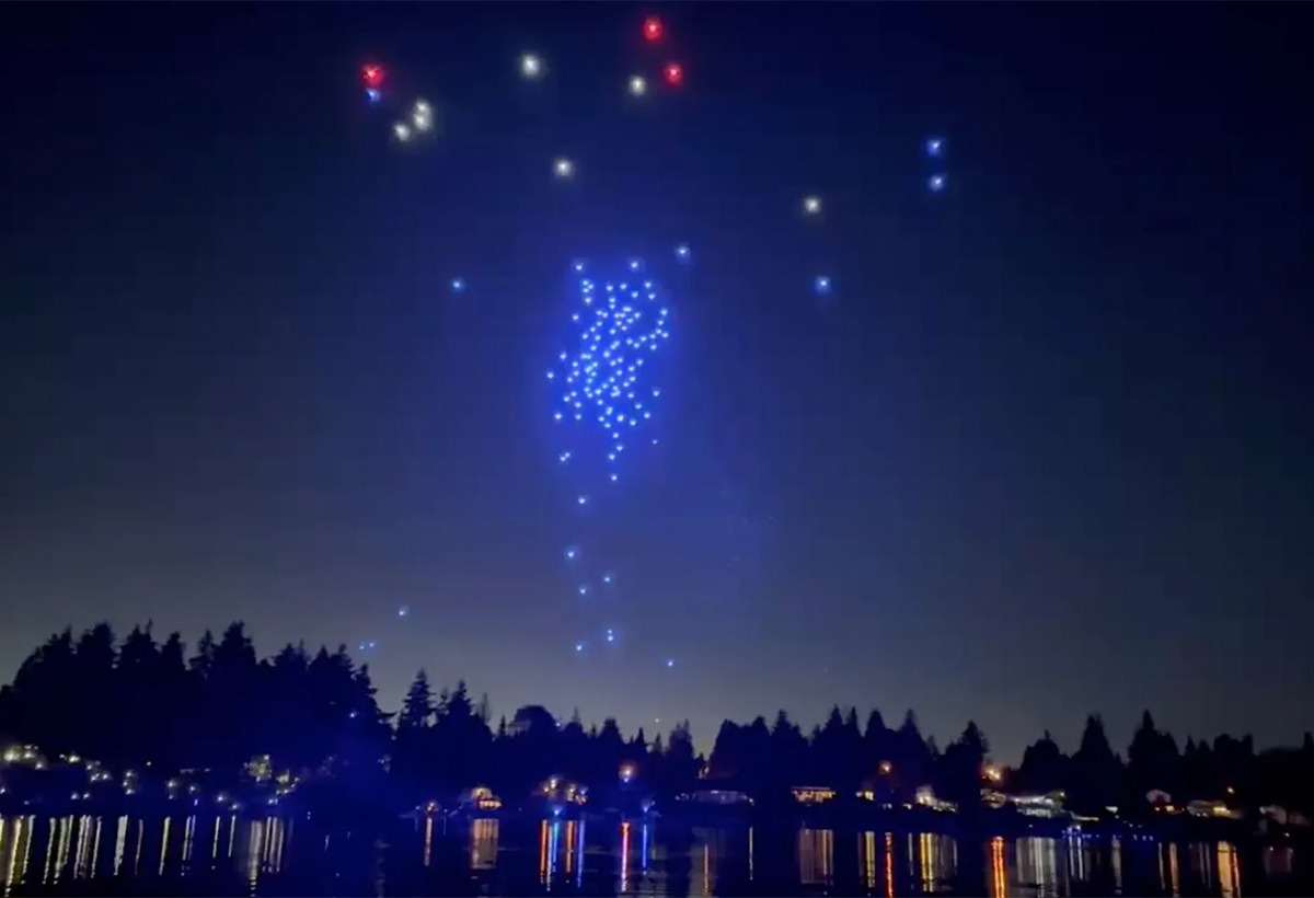 USA : 55 drones d’un spectacle qui en comptait 200 sont tombés dans un lac près de Seattle