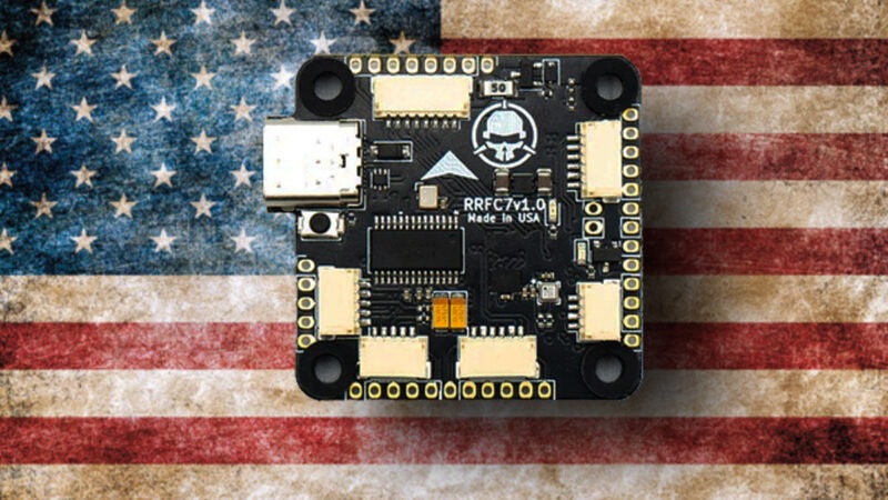 Unusual Machines (Rotor Riot) commercialise le Brave F7, un contrôleur de vol pour Betaflight fabriqué aux USA