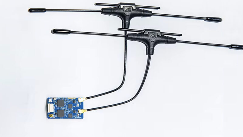 Axisflying et BayckRC : les kits radio qui émettent en 868 MHz et 2,4 GHz simultanément