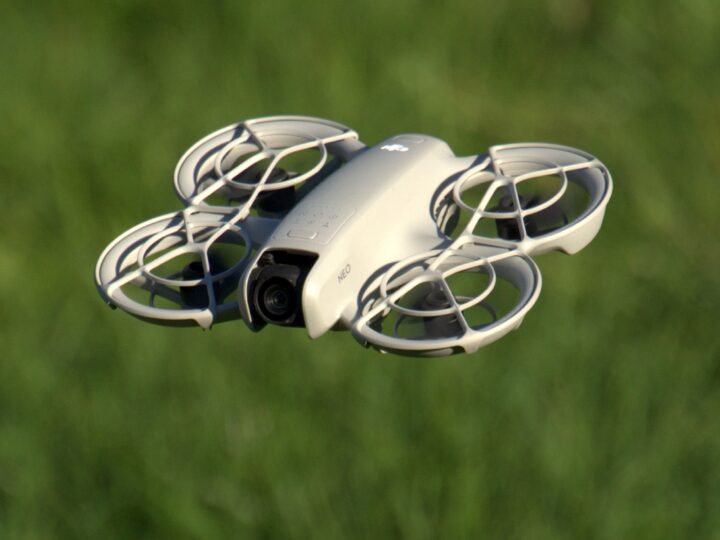 DJI Neo : le test d’un étonnant cinewhoop multiusage